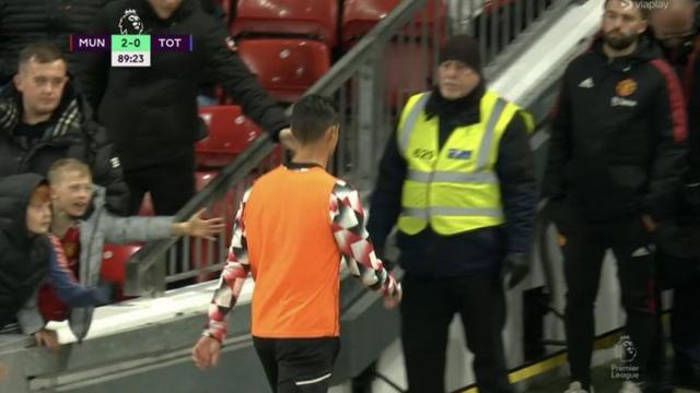 提前离场回更衣室，名宿：C罗认为自己比曼联更大