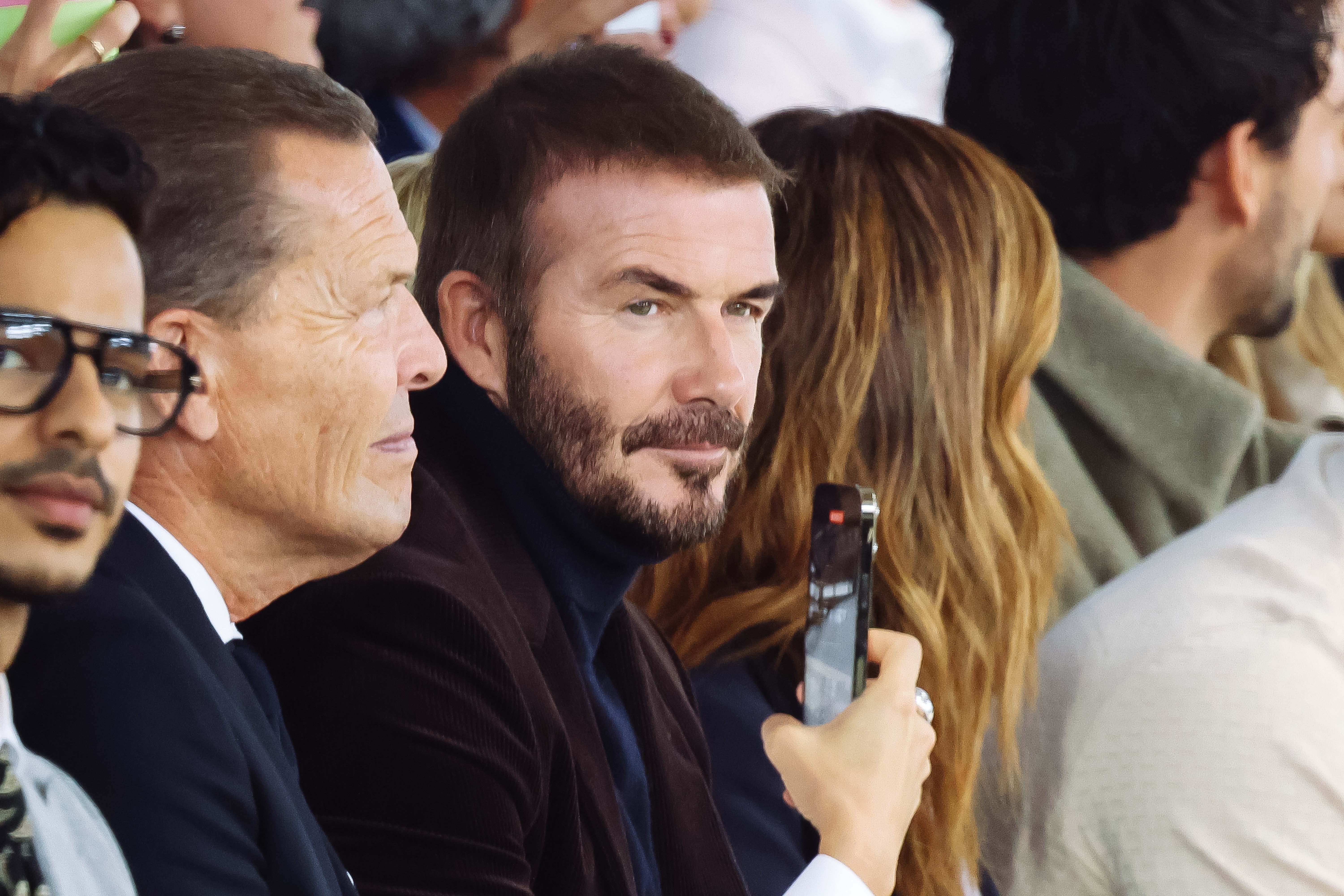 开云APP-曼晚：贝克汉姆夫妇计划在乡村住宅的池塘安装串灯，遭邻居反对